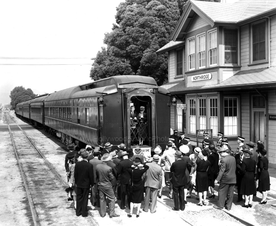 Northridge 1947 On location at Northridge Railroad Station wm.jpg